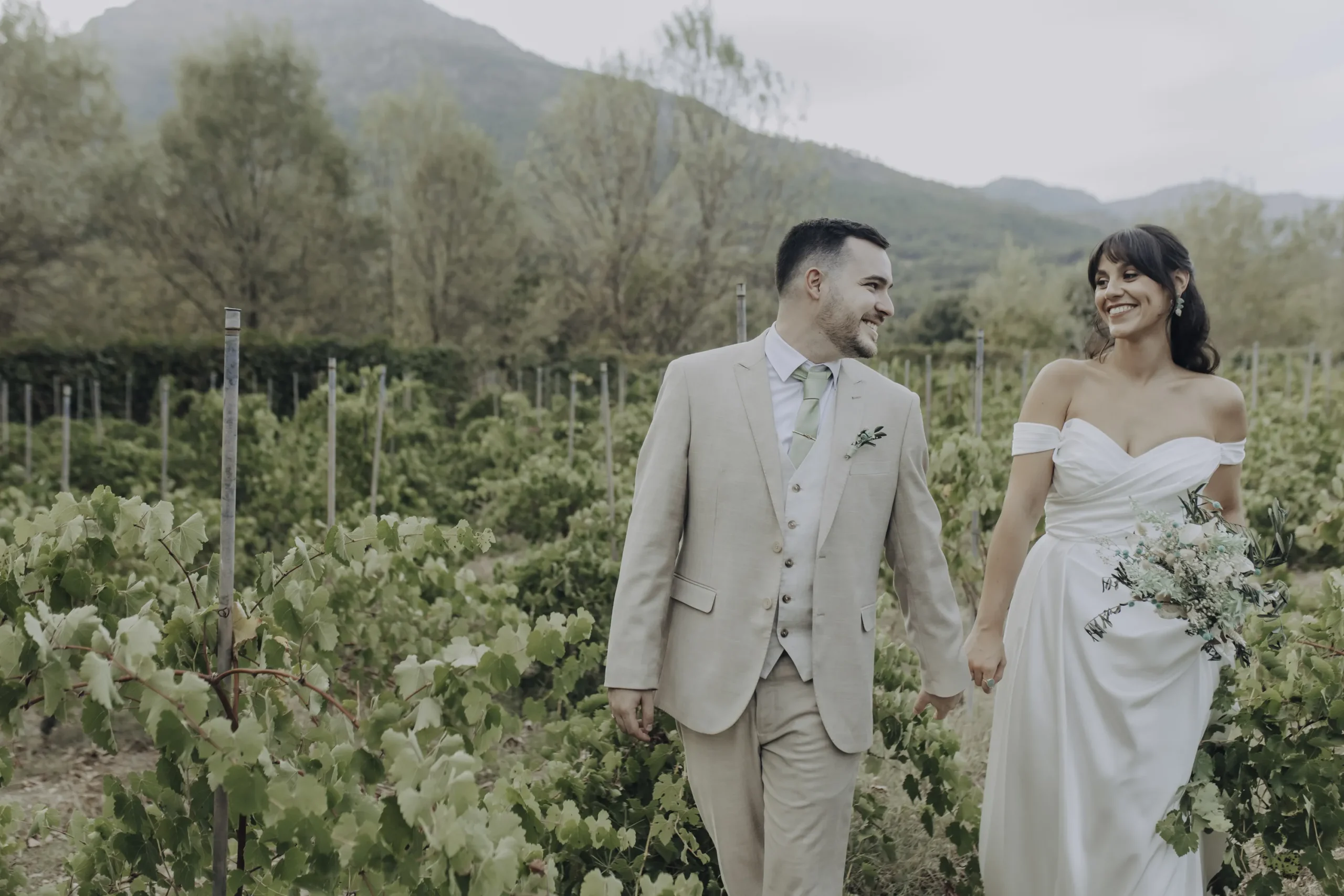 Boda entre viñedos en Finca Huellas del Tiétar